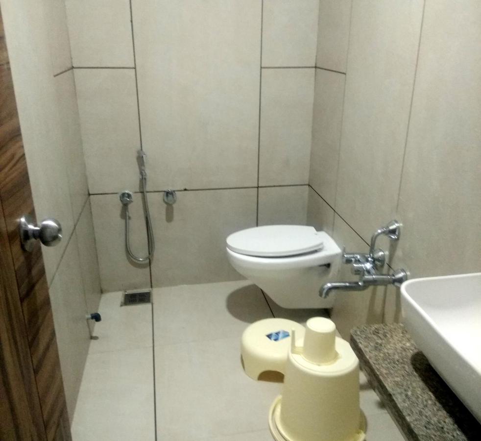 Hotel Milan Ahmedabad Esterno foto