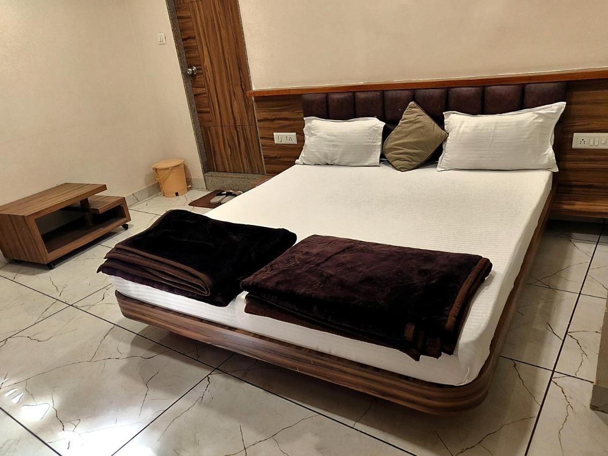 Hotel Milan Ahmedabad Esterno foto