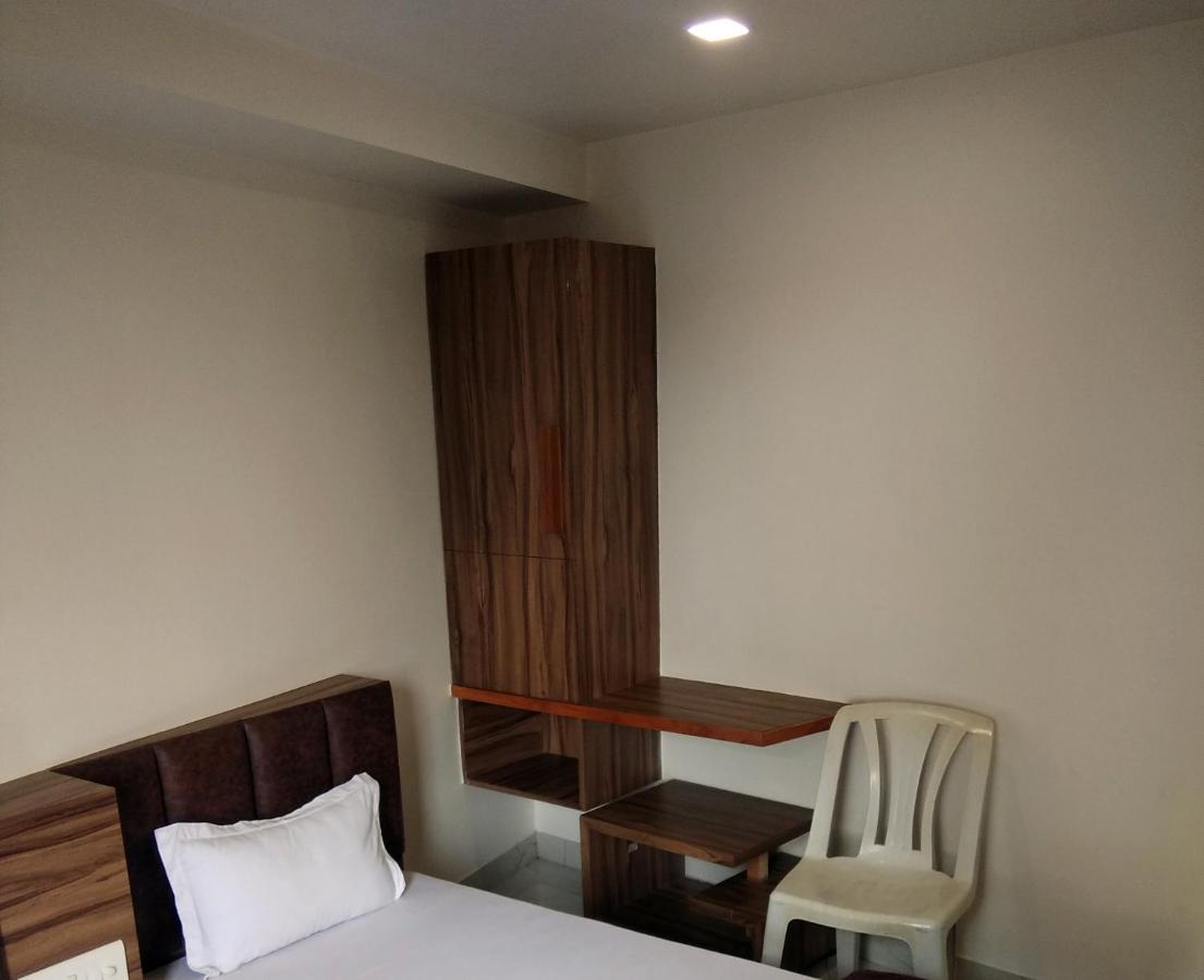Hotel Milan Ahmedabad Esterno foto