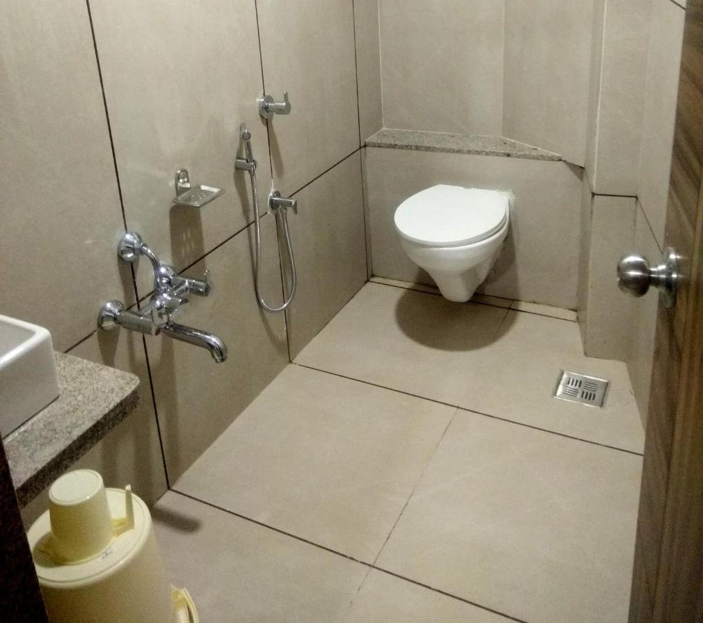 Hotel Milan Ahmedabad Esterno foto