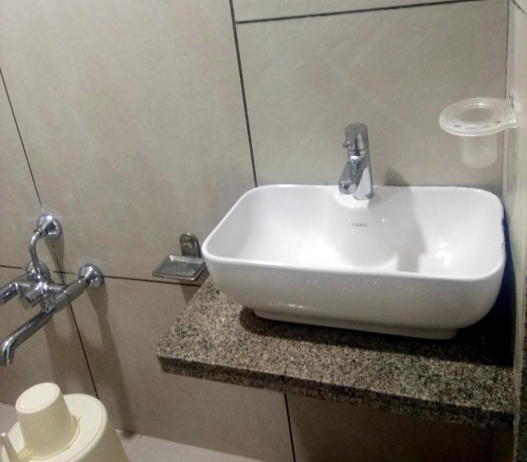 Hotel Milan Ahmedabad Esterno foto