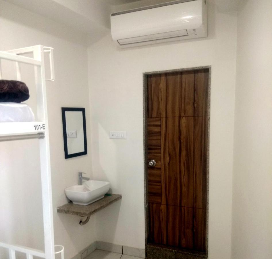 Hotel Milan Ahmedabad Esterno foto