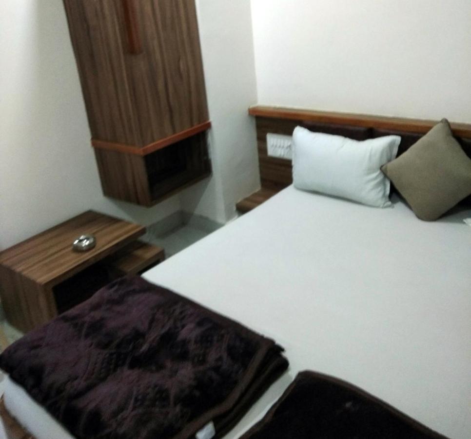 Hotel Milan Ahmedabad Esterno foto