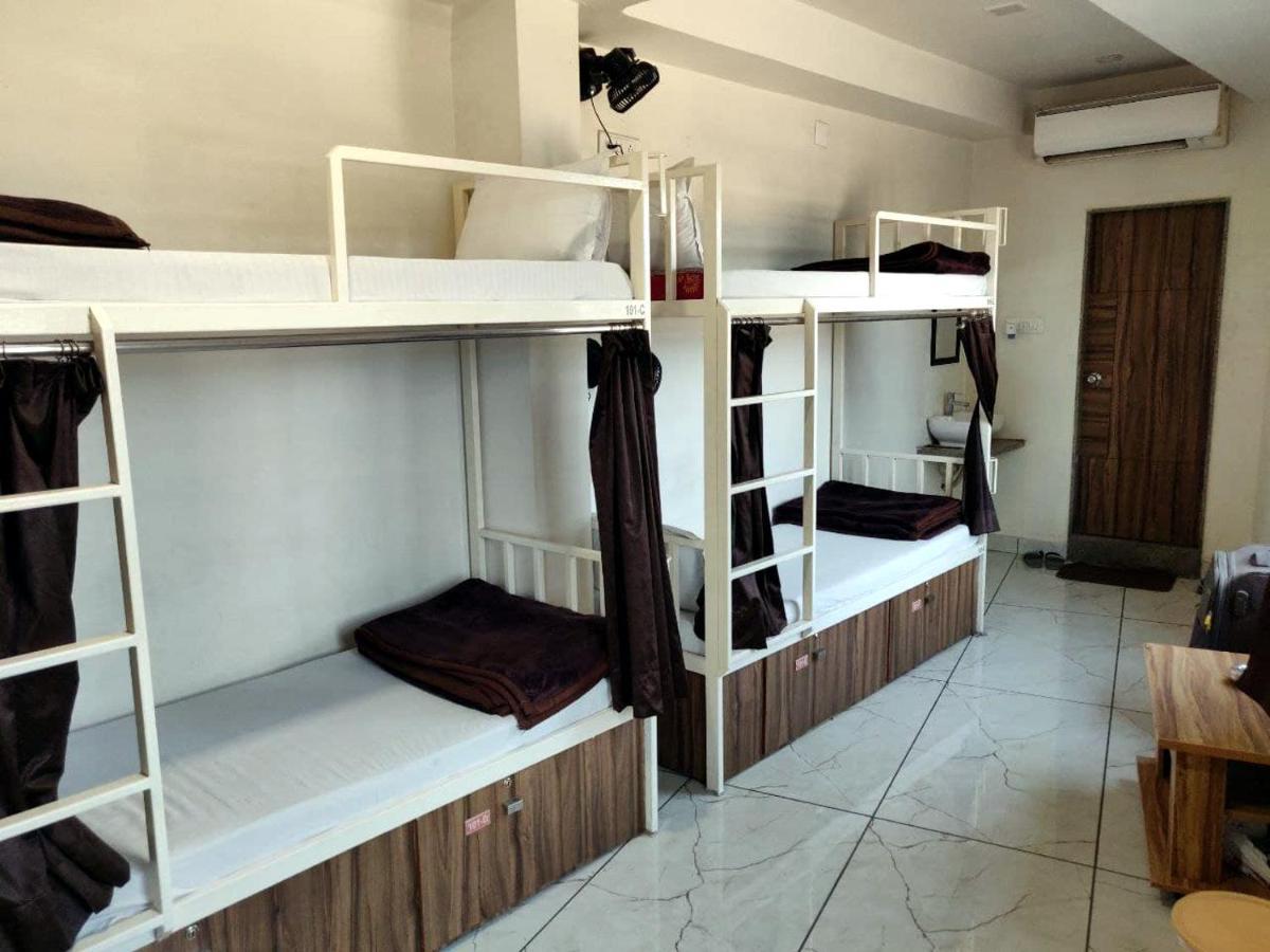Hotel Milan Ahmedabad Esterno foto
