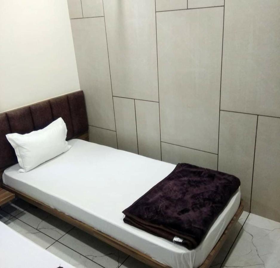 Hotel Milan Ahmedabad Esterno foto