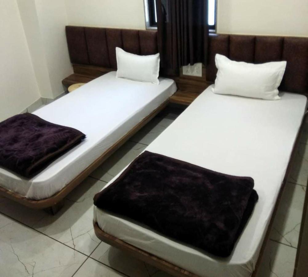 Hotel Milan Ahmedabad Esterno foto