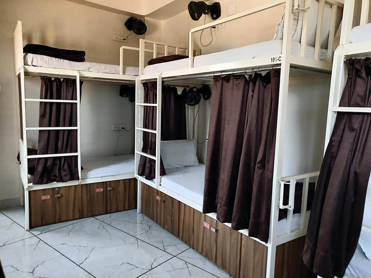 Hotel Milan Ahmedabad Esterno foto