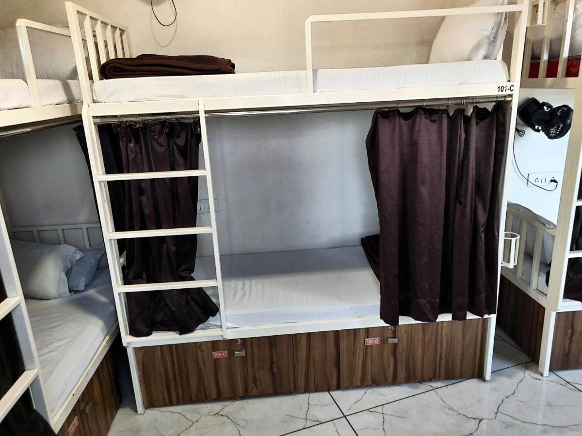 Hotel Milan Ahmedabad Esterno foto