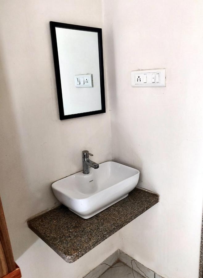Hotel Milan Ahmedabad Esterno foto