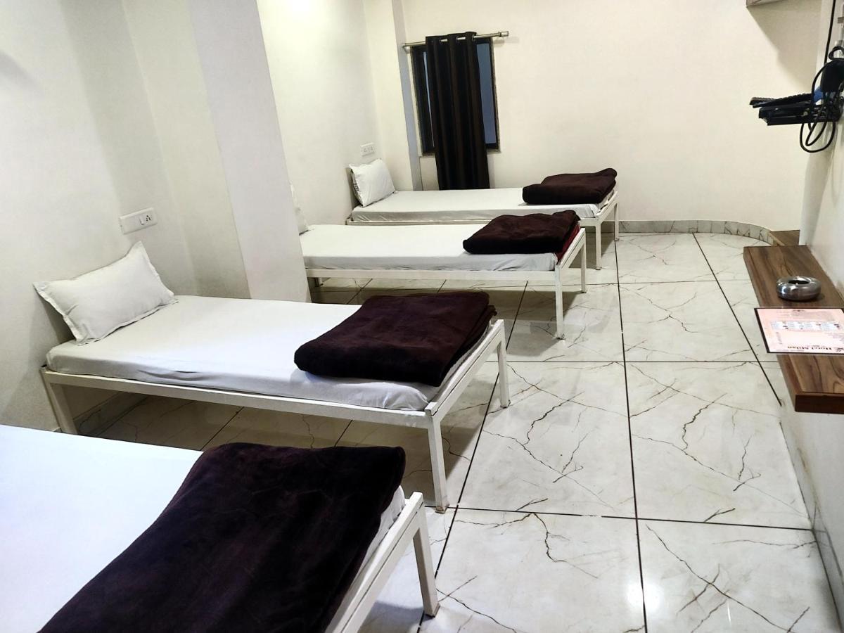 Hotel Milan Ahmedabad Esterno foto