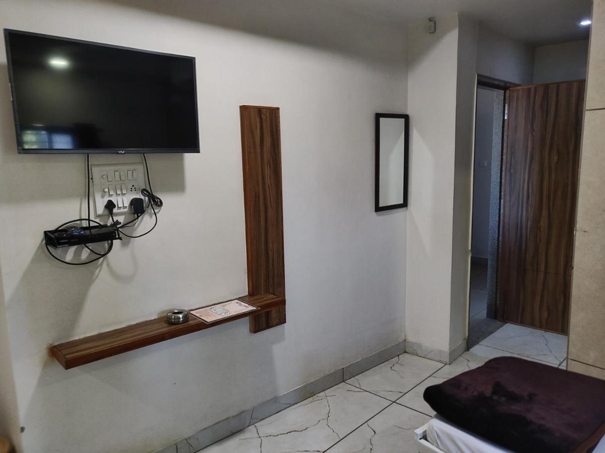 Hotel Milan Ahmedabad Esterno foto