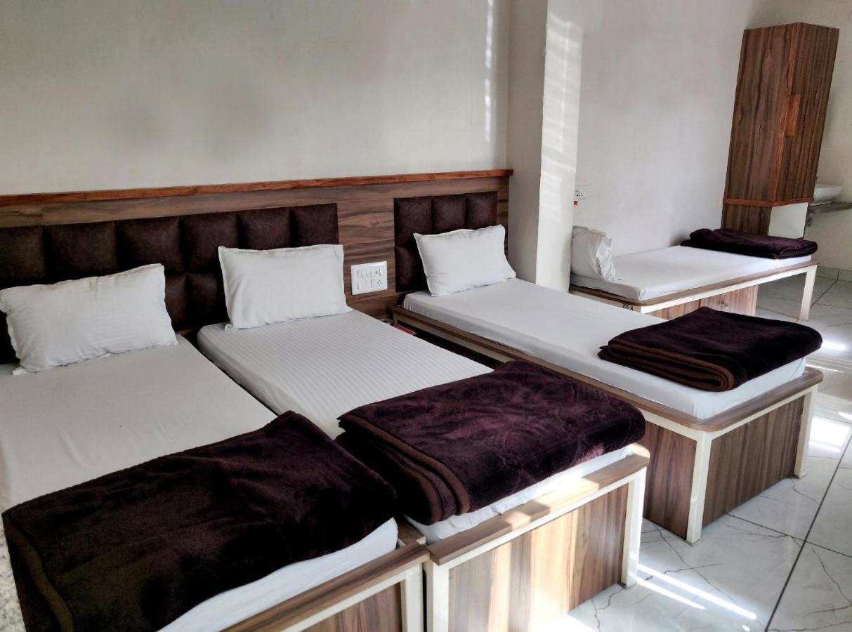 Hotel Milan Ahmedabad Esterno foto