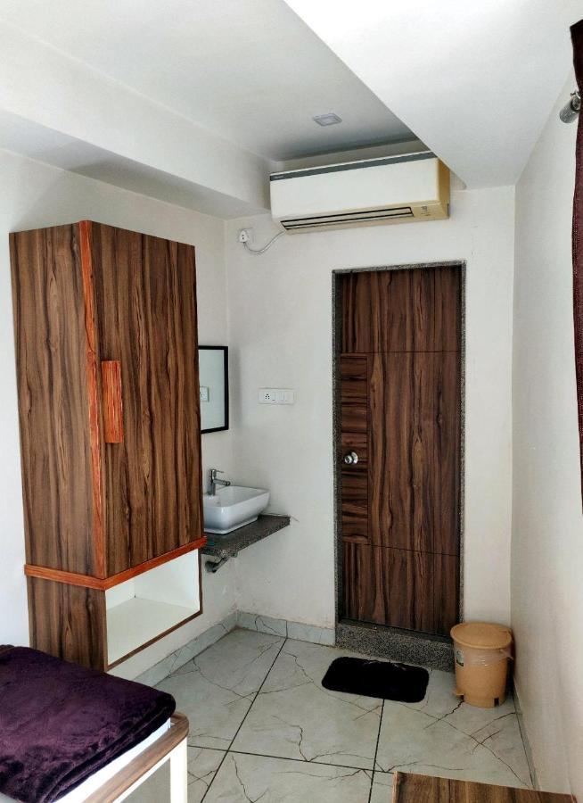 Hotel Milan Ahmedabad Esterno foto