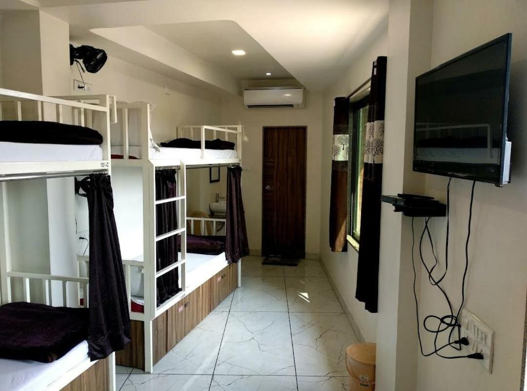 Hotel Milan Ahmedabad Esterno foto