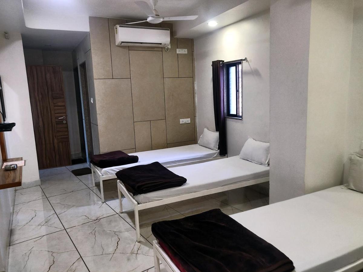 Hotel Milan Ahmedabad Esterno foto