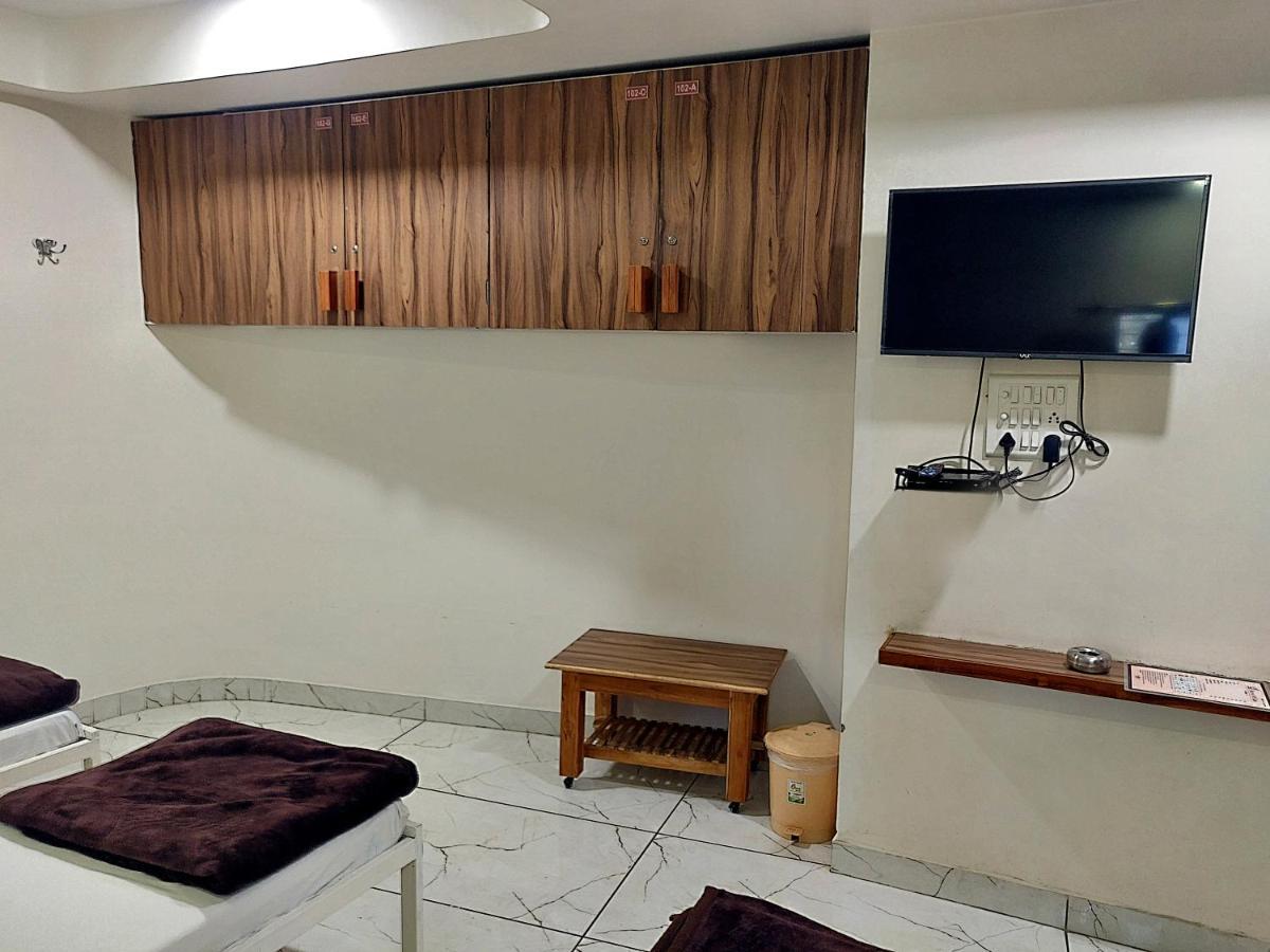 Hotel Milan Ahmedabad Esterno foto