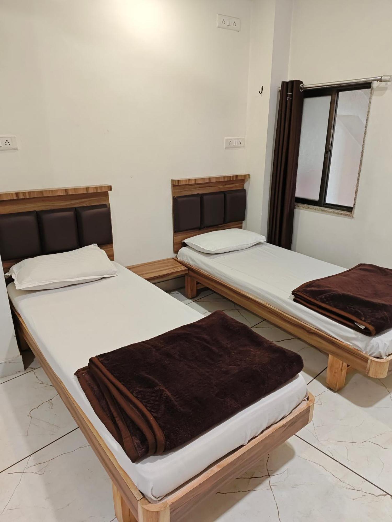 Hotel Milan Ahmedabad Esterno foto